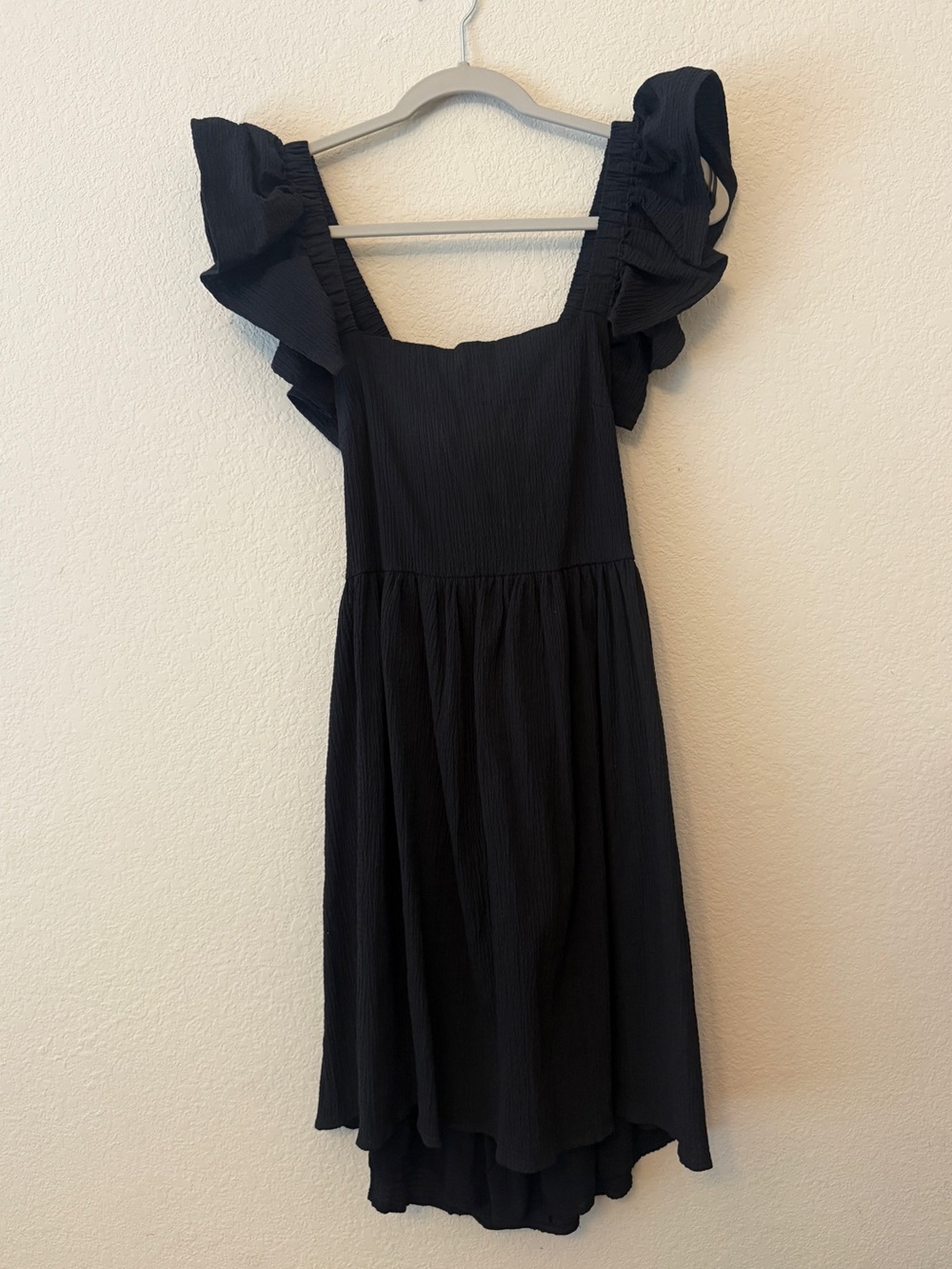 Francesca's Collections Black Textured Midid Tie Back Dress with Ruffle Detail